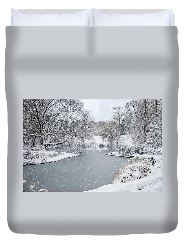Snow Cincinnati Winter January Springgrove Sprsping Grove Duvet Cover featuring the photograph Winter Landscape by Ed Taylor