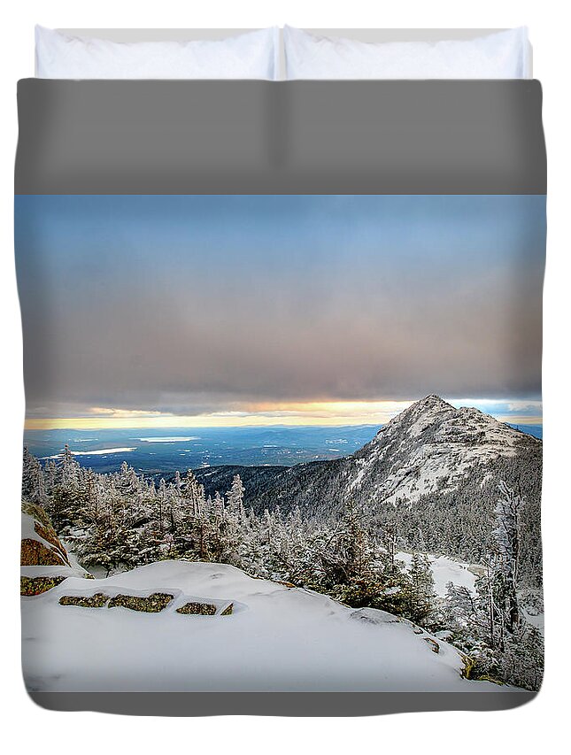 52 With A View Duvet Cover featuring the photograph Winter Sky Over Mount Chocorua by Jeff Sinon