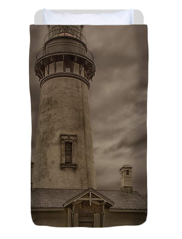 Maritime Duvet Cover featuring the photograph Yaquina Light by Mike Lee