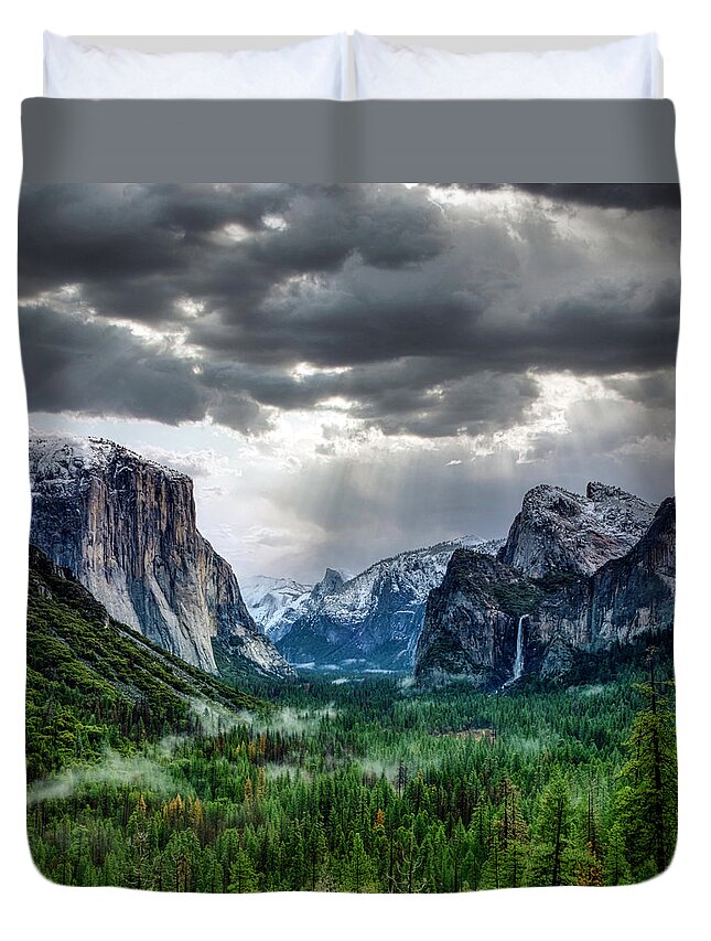 Landscape Duvet Cover featuring the photograph Yosemite Tunnel View by Romeo Victor