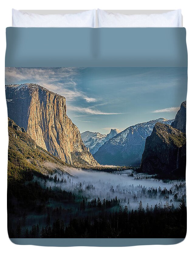 Jon Glaser Duvet Cover featuring the photograph Yosemite Valley Viewpoint by Jon Glaser
