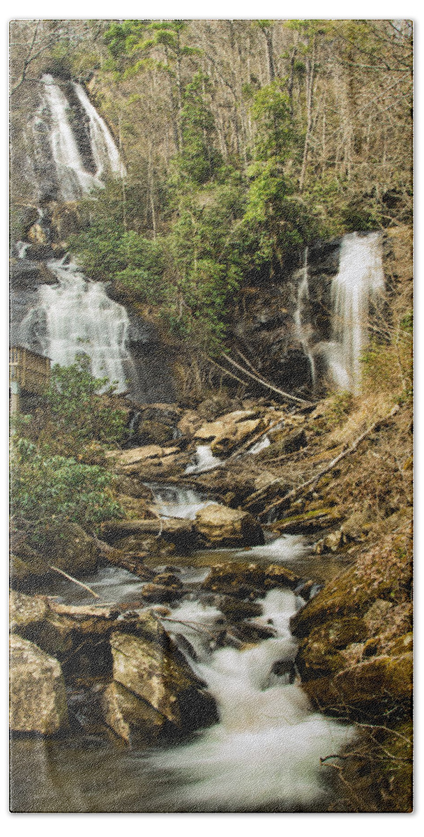 Amicola Bath Towel featuring the photograph Amacola Falls by Penny Lisowski