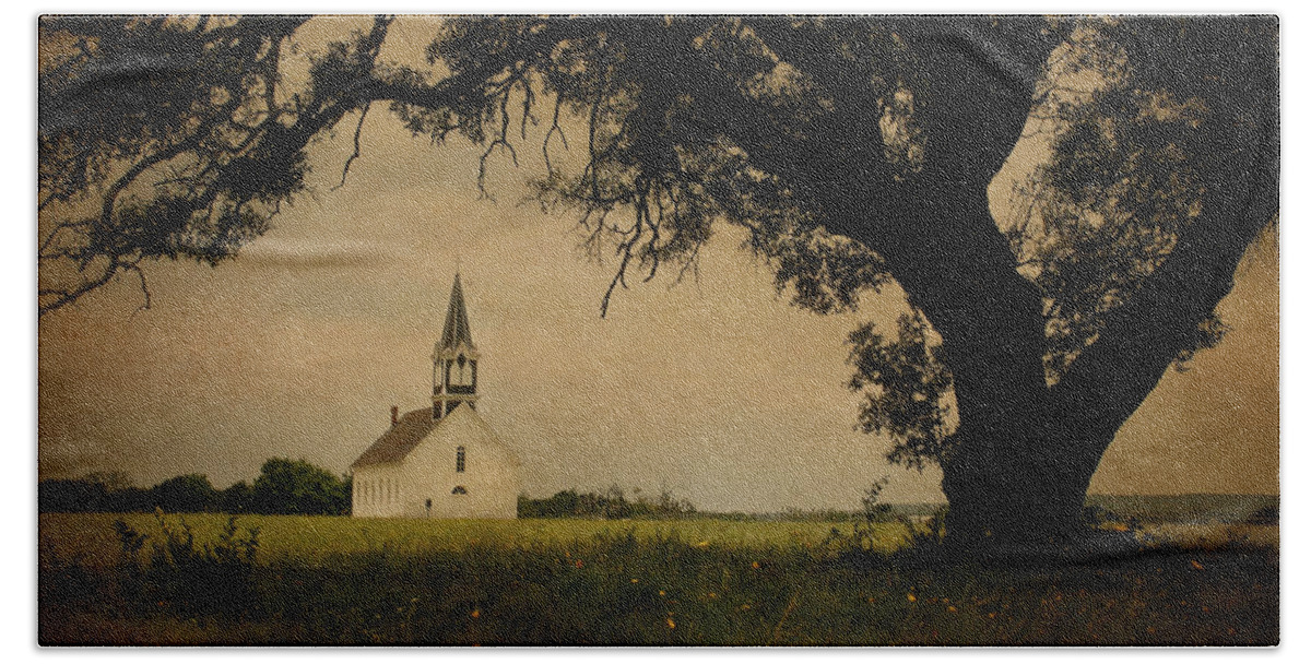 Building Bath Towel featuring the photograph Church on The Plain by David and Carol Kelly