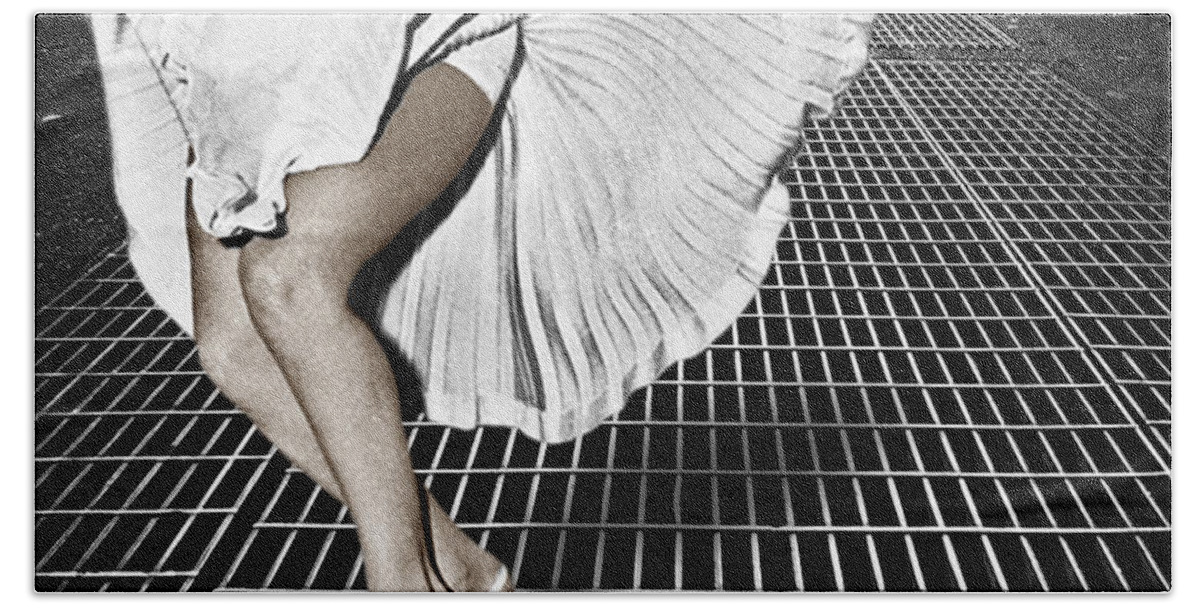 Marilyn Monroe Bath Towel featuring the photograph Marilyn Monroe In New York City by Tony Rubino