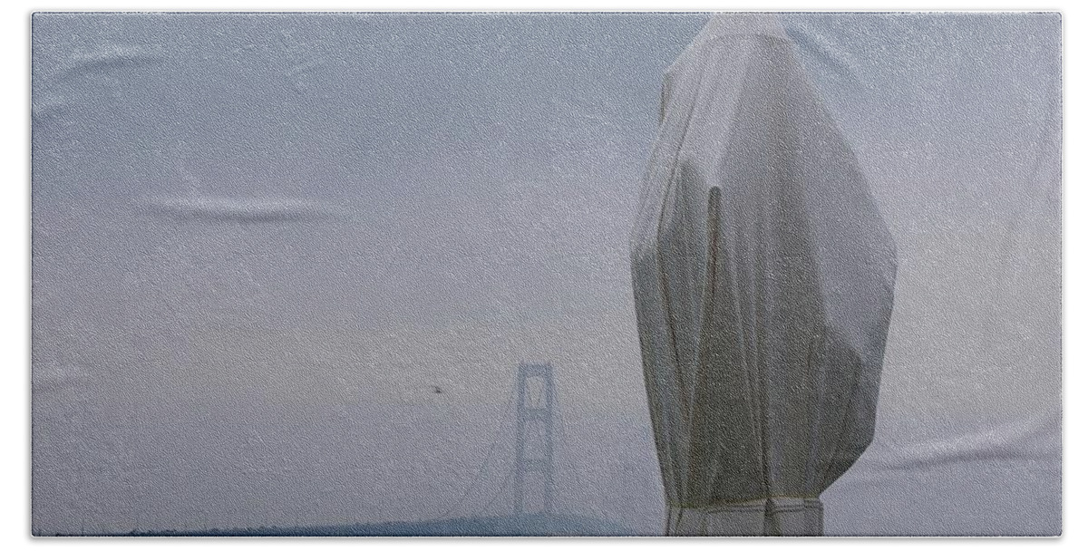 Mackinac Bridge Bath Towel featuring the photograph Veil Monument by Randy Pollard