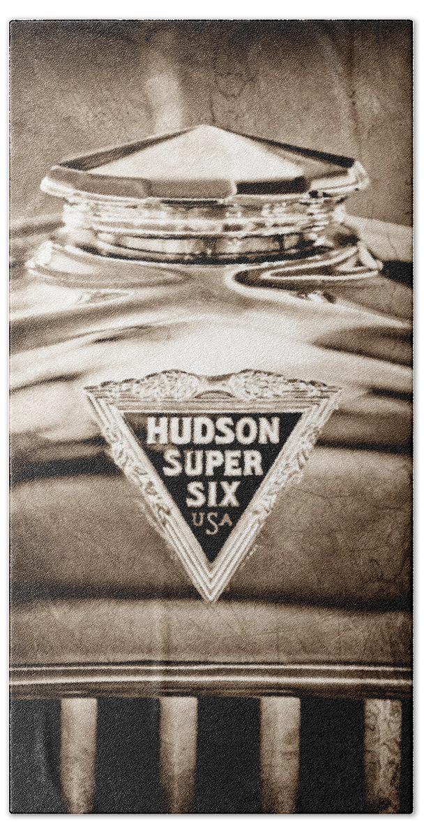 1929 Hudson Cabriolet Hood Ornament Bath Towel featuring the photograph 1929 Hudson Cabriolet Hood Ornament by Jill Reger