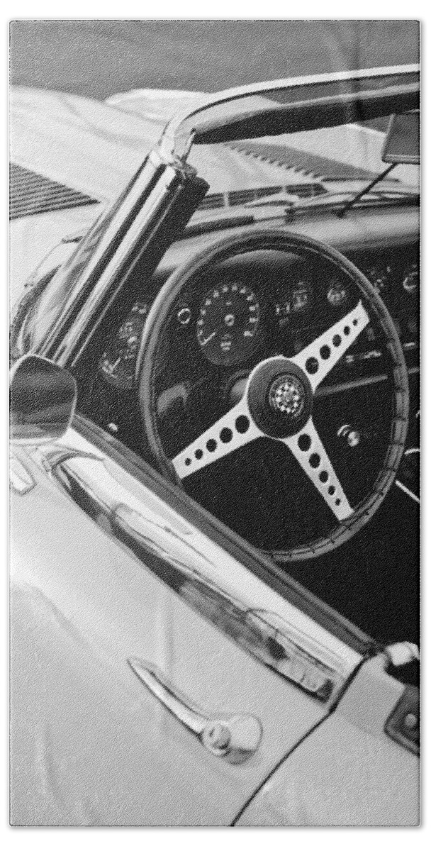 1970 Jaguar Xk Type-e Steering Wheel Bath Towel featuring the photograph 1970 Jaguar Xk Type-e Steering Wheel by Jill Reger