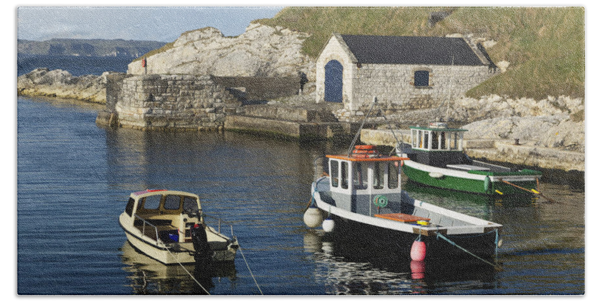 Horizontal Bath Towel featuring the photograph Ballintoy #1 by Patrick McGill