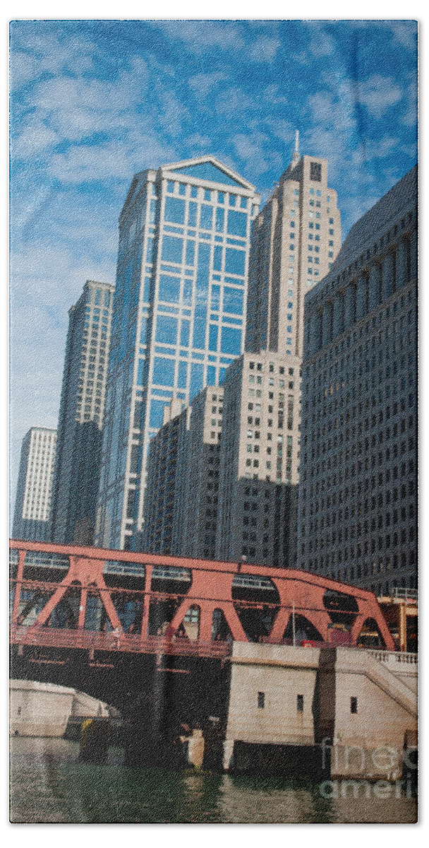 Chicago Downtown Bath Towel featuring the photograph Bridge over the Chicago River by Dejan Jovanovic