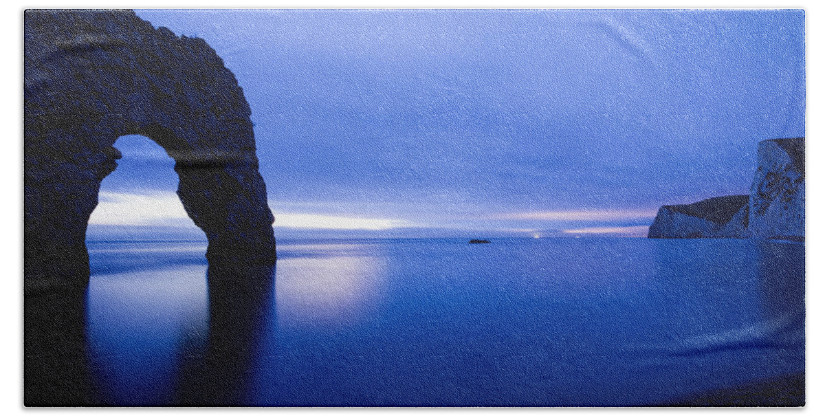 Durdle Hand Towel featuring the photograph Durdle Door at Dusk #1 by Ian Middleton