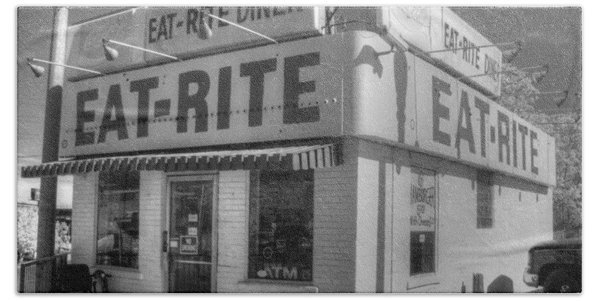 Eat Rite Bath Towel featuring the photograph Eat Rite Diner Route 66 by Jane Linders