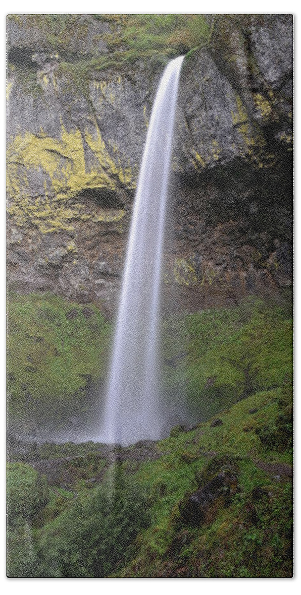Waterfalls Bath Sheet featuring the photograph Elowah Falls Oregon by Jeff Swan