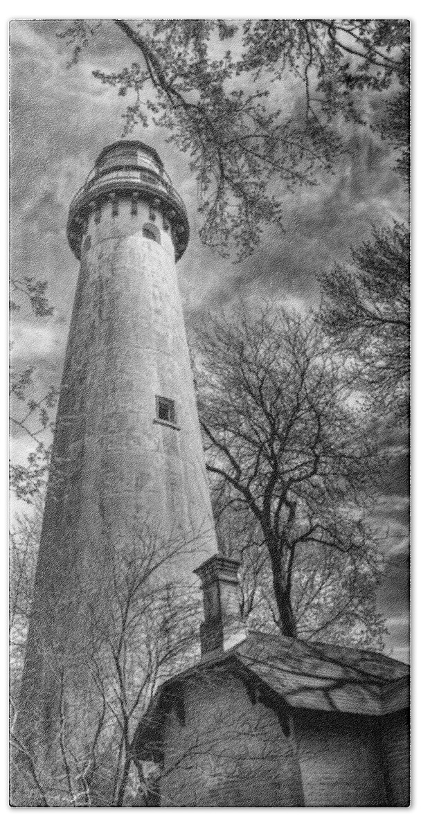 Lighthouse Hand Towel featuring the photograph Grosse Point Lighthouse by Scott Norris