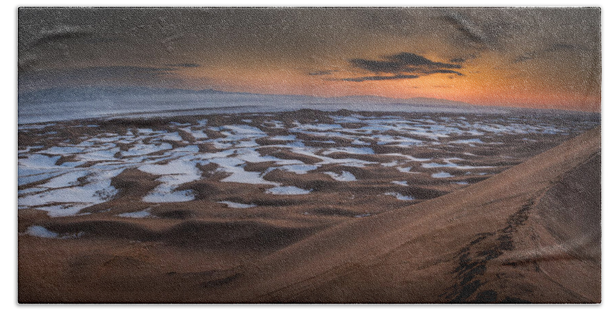 Feb0514 Bath Towel featuring the photograph Khongor Sand Dunes In Winter Gobi Desert #1 by Colin Monteath