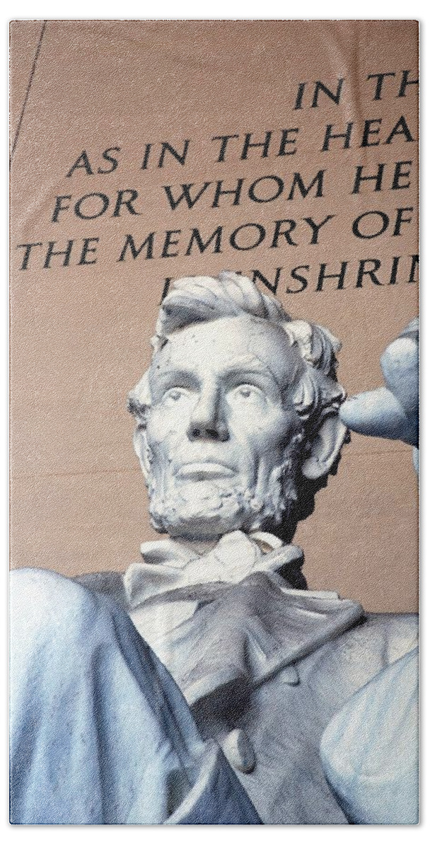 Washington Bath Towel featuring the photograph Lincoln Memorial by Kenny Glover