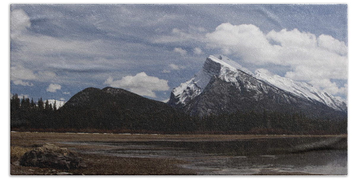 Landscape Hand Towel featuring the photograph Mount Rundle and Vermilion Lake #1 by Tony Mills