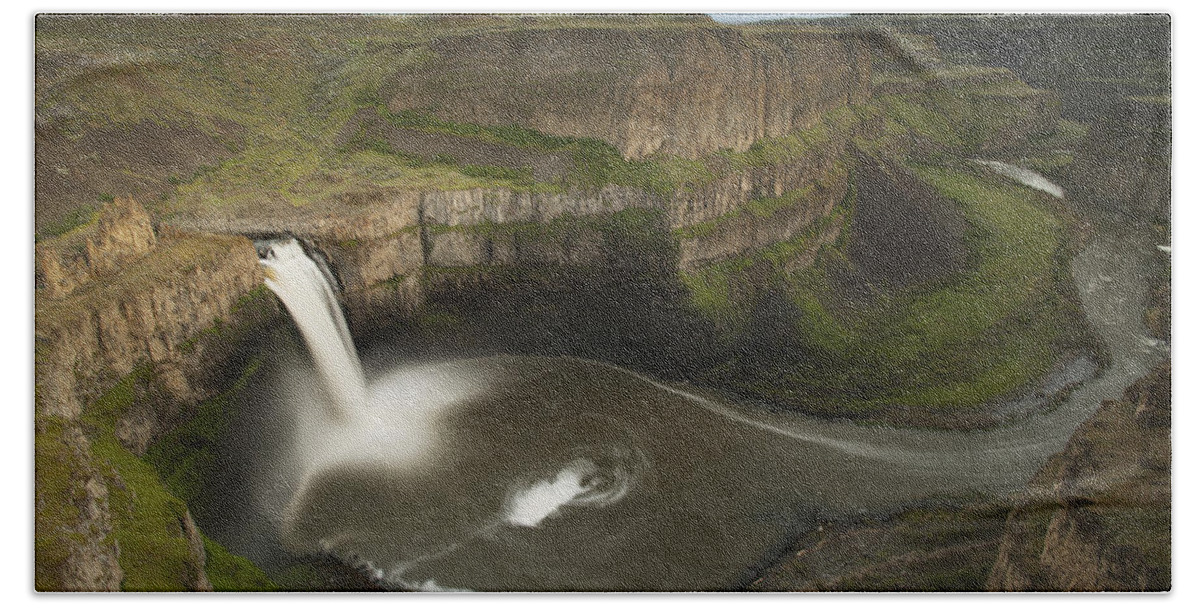 Feb0514 Bath Towel featuring the photograph Palouse Falls Washington #1 by Kevin Schafer