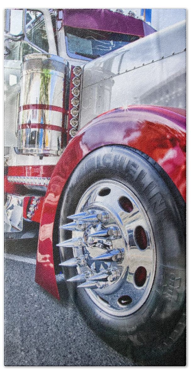 Peterbilt Bath Towel featuring the photograph Sinister Semi by Theresa Tahara