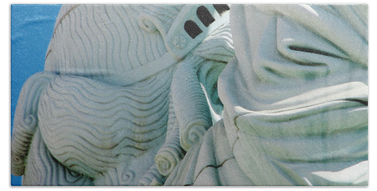 Statue Of Liberty Hand Towel featuring the photograph Statue of Liberty #1 by Sue Leonard