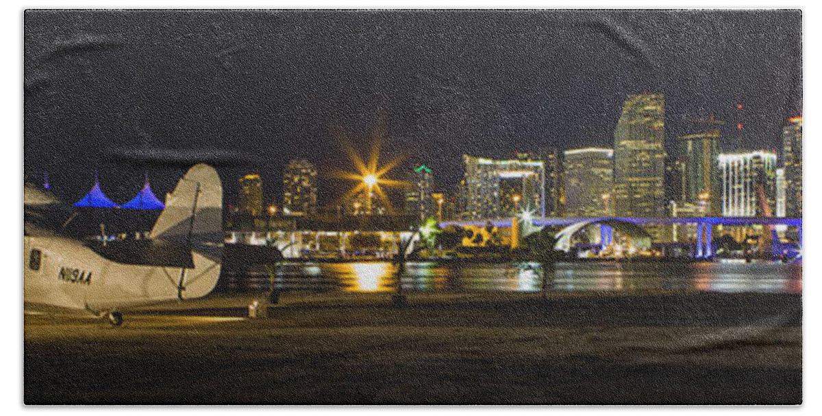 Architecture Bath Towel featuring the photograph Miami Downtown Skyline #10 by Raul Rodriguez