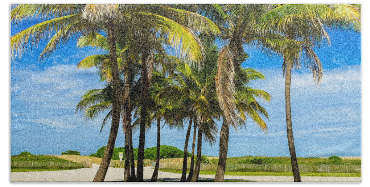 Florida Bath Towel featuring the photograph Miami Beach #11 by Raul Rodriguez