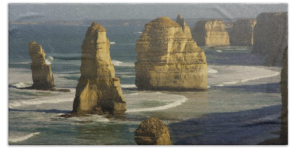Australia Hand Towel featuring the photograph 12 Apostles #4 by Stuart Litoff