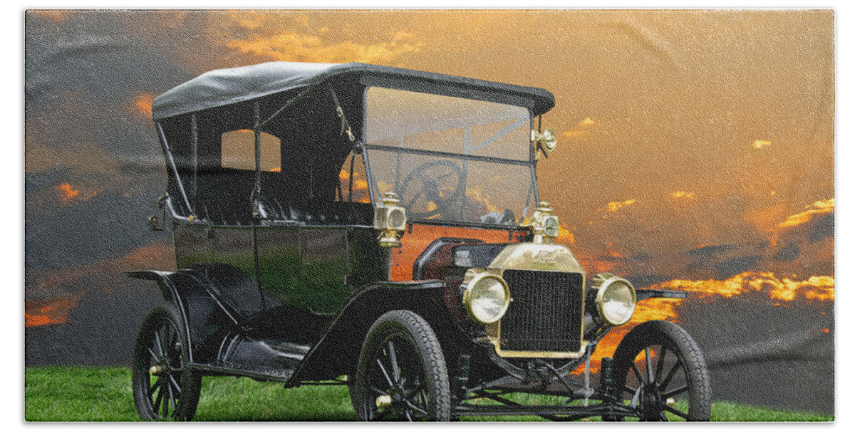 American Bath Towel featuring the photograph 1914 Ford Model T Touring Car by Dave Koontz