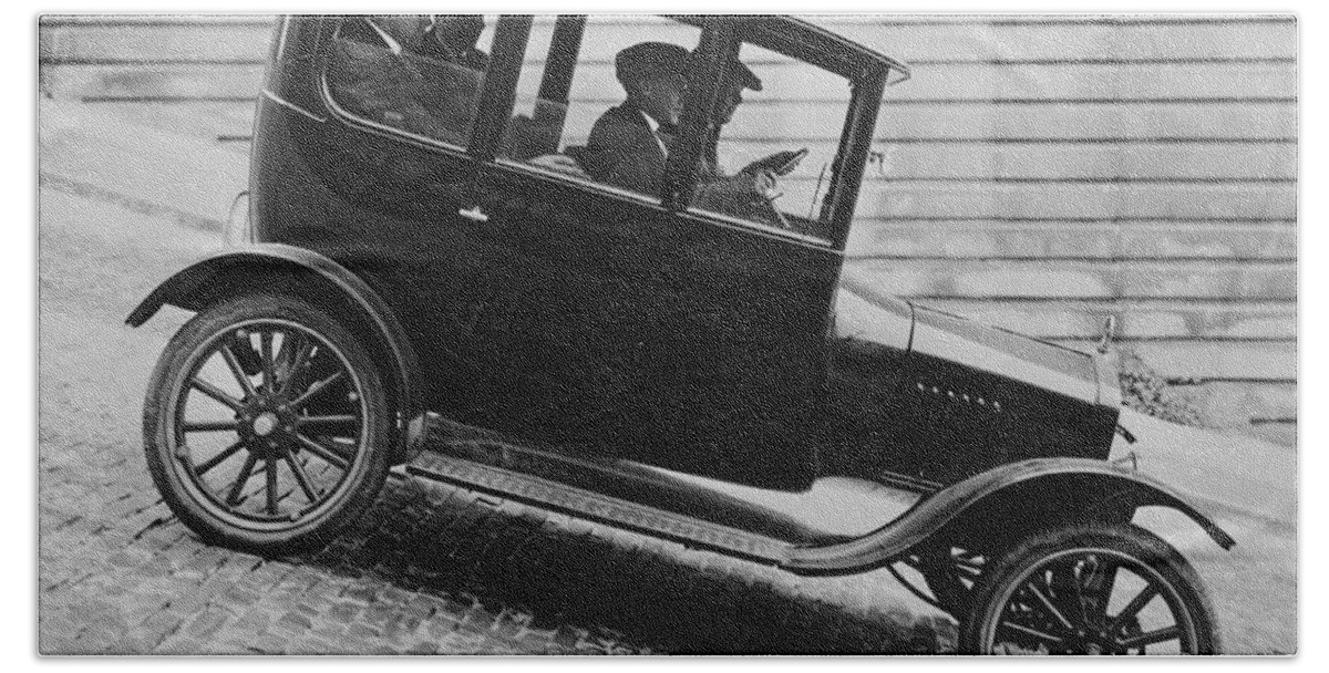 1035-163 Bath Towel featuring the photograph 1921 Ford Model T Tudor by Underwood Archives