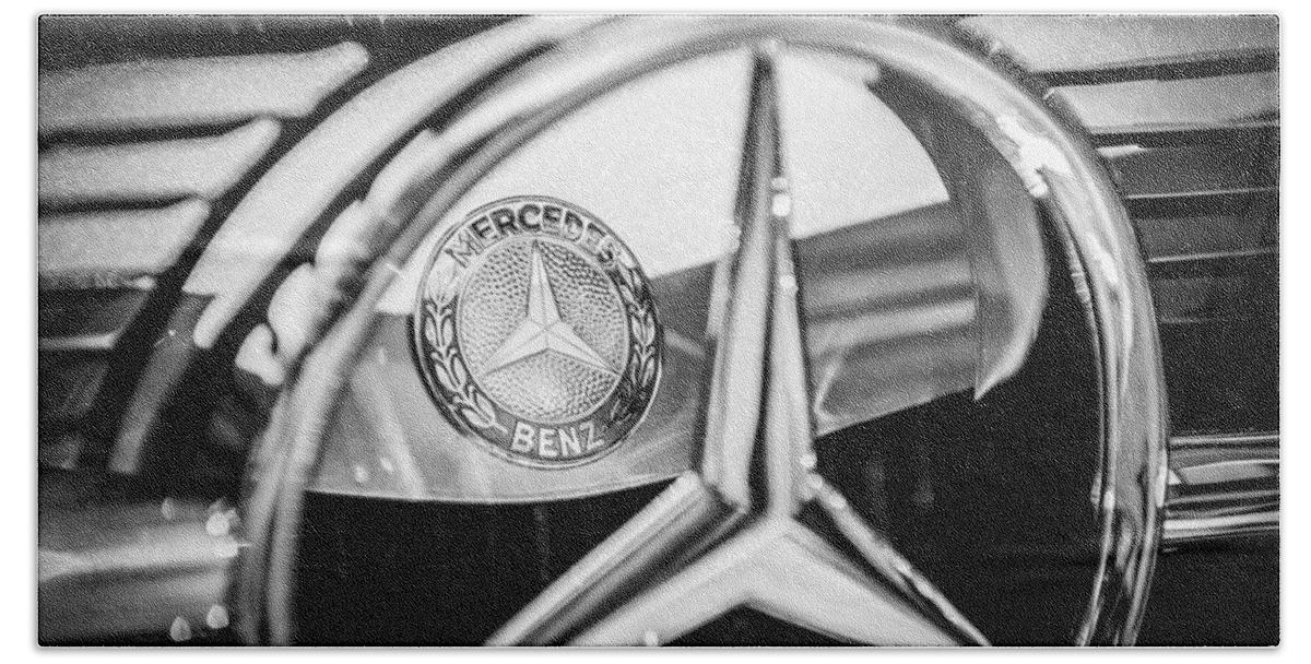 1968 Mercedes-benz 280 Sl Roadster Emblem Bath Towel featuring the photograph 1968 Mercedes-Benz 280 SL Roadster Emblem -0919bw by Jill Reger