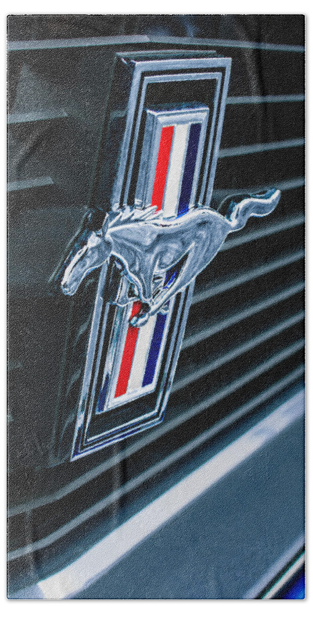 1970 Ford Mustang Boss 302 Fastback Grille Emblem Bath Towel featuring the photograph 1970 Ford Mustang Boss 302 Fastback Grille Emblem by Jill Reger
