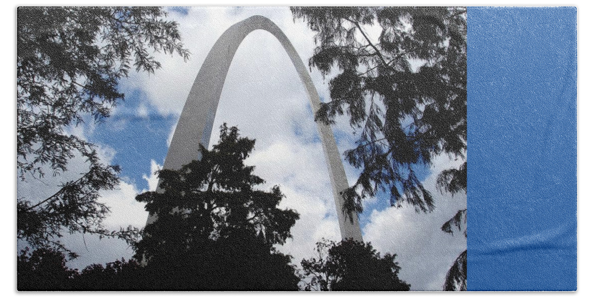 Saint Louis Arch Bath Towel featuring the photograph Arch to the Sky #4 by Kenny Glover