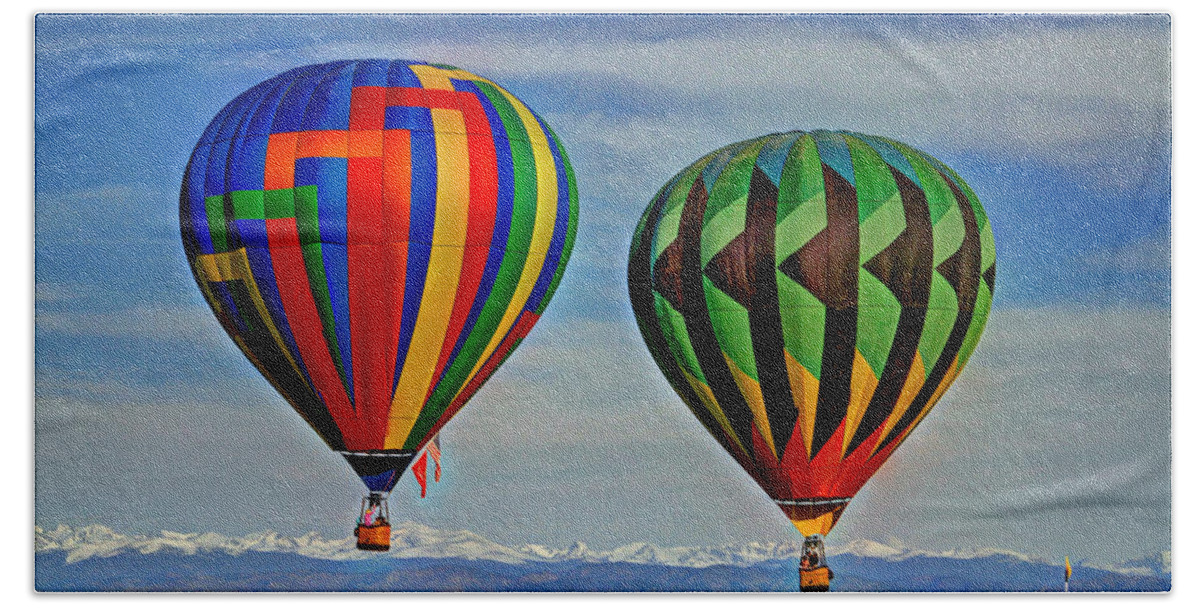  Bath Towel featuring the photograph 2 Balloons by Scott Mahon