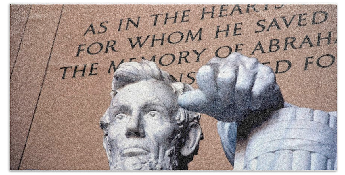 Washington Bath Towel featuring the photograph Lincoln Memorial by Kenny Glover