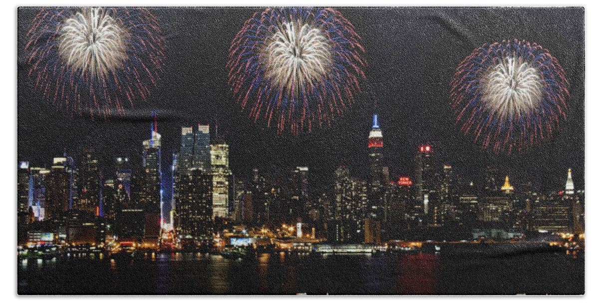 New York City Bath Towel featuring the photograph New York City Celebrates the 4th #2 by Susan Candelario