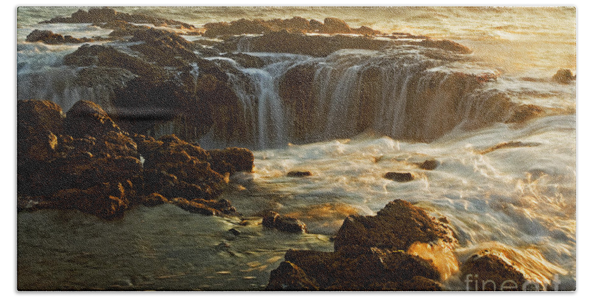 Pacific Hand Towel featuring the photograph Thor's Well #1 by Nick Boren