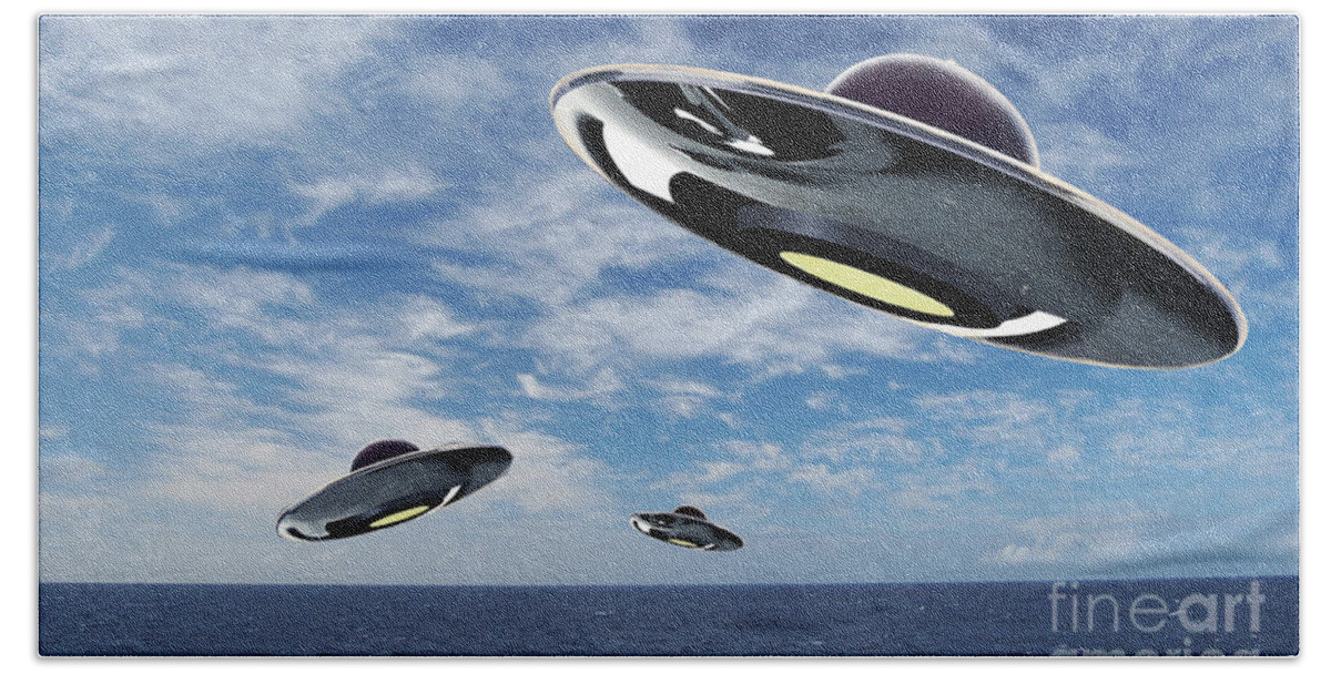 Illustration Hand Towel featuring the photograph Ufo #2 by Spencer Sutton