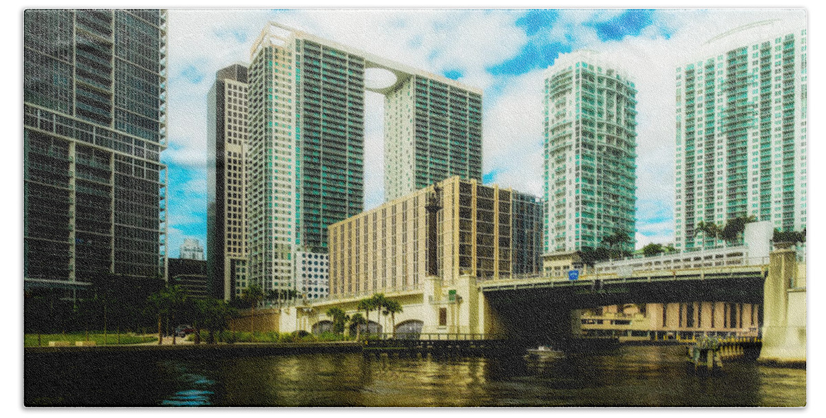 Architecture Bath Towel featuring the photograph Downtown Miami by Raul Rodriguez