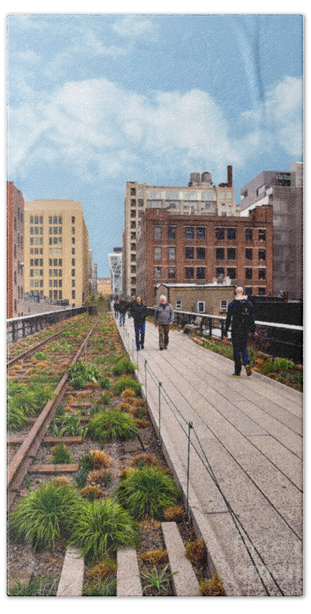 Chelsea Bath Towel featuring the photograph The High Line Urban Park New York Citiy #3 by Amy Cicconi
