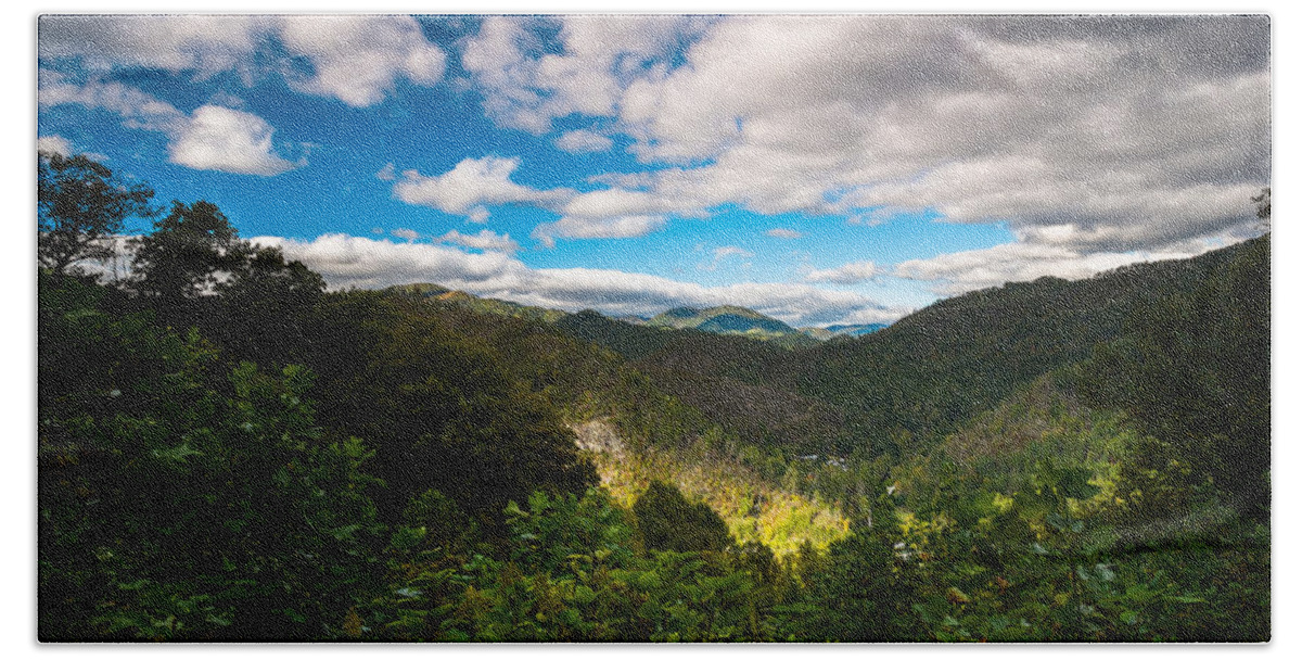 Blue Ridge Parkway Bath Towel featuring the photograph Great Smoky Mountains by Raul Rodriguez