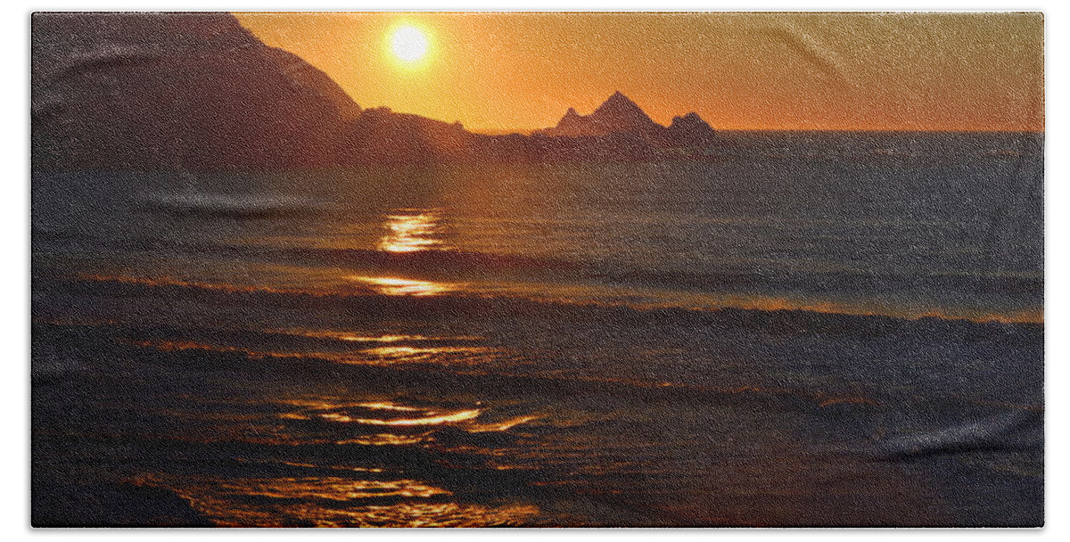 Pacifica Hand Towel featuring the photograph Linda Mar Beach at Sunset #4 by Dean Ferreira