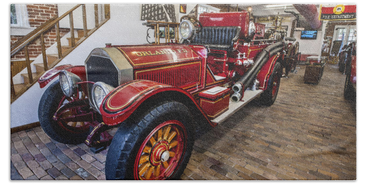 Fire Engine Bath Towel featuring the photograph 1915 LaFrance Fire Engine #5 by Rich Franco