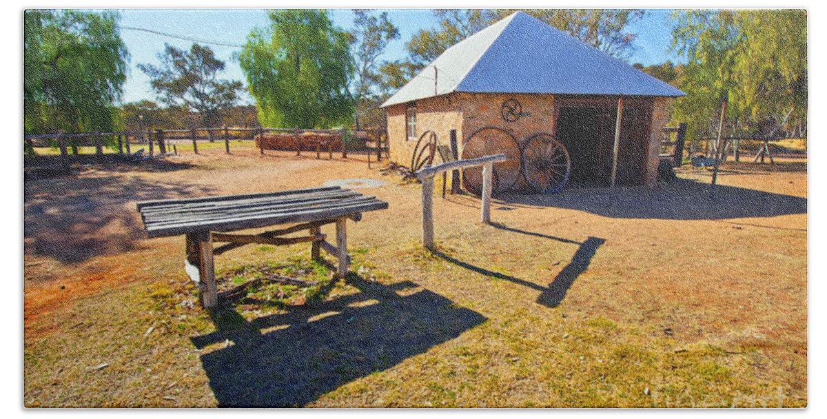 Historical Telegraph Station Alice Springs Central Australia Early Pioneers Outback Australian Landscape Gum Trees Bath Towel featuring the photograph Historical Telegraph Station Alice Springs #6 by Bill Robinson