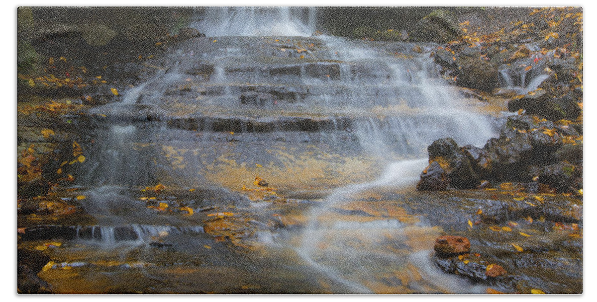 Autumn Bath Towel featuring the photograph Horseshoe Falls #6 by Jack R Perry