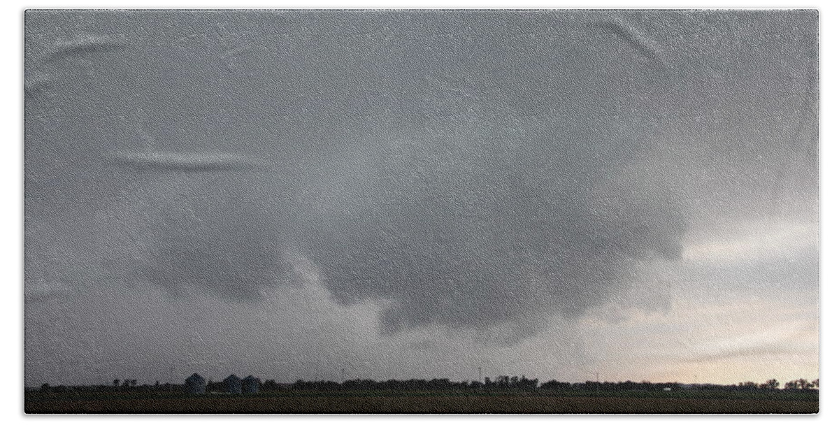 Stormscape Bath Towel featuring the photograph Strong Nebraska Supercells #10 by NebraskaSC