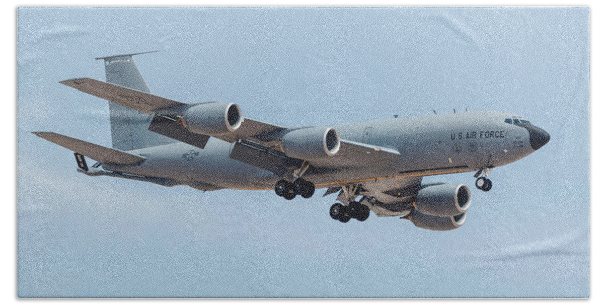 Nevada Bath Towel featuring the photograph A U.s. Air Force Kc-135 Tanker Aircraft by Rob Edgcumbe