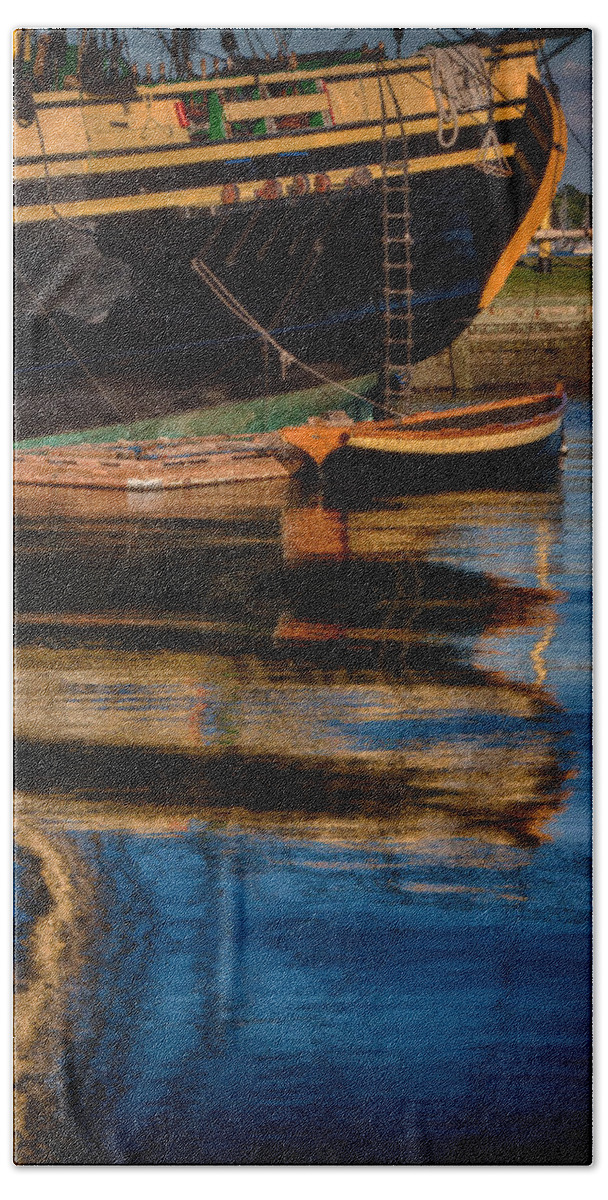 Salem Bath Towel featuring the photograph Afternoon Friendship reflection by Jeff Folger