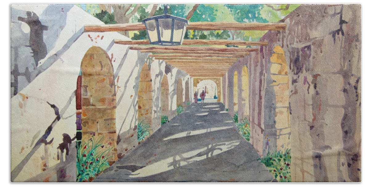 Alamo Bath Towel featuring the painting Alamo Walkway by Terry Holliday