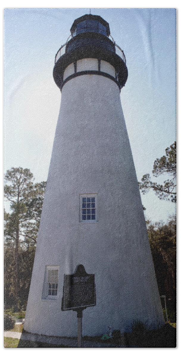 Ameila Island Lighthouse Bath Towel featuring the photograph Ameila Island Lighthouse by Georgia Clare