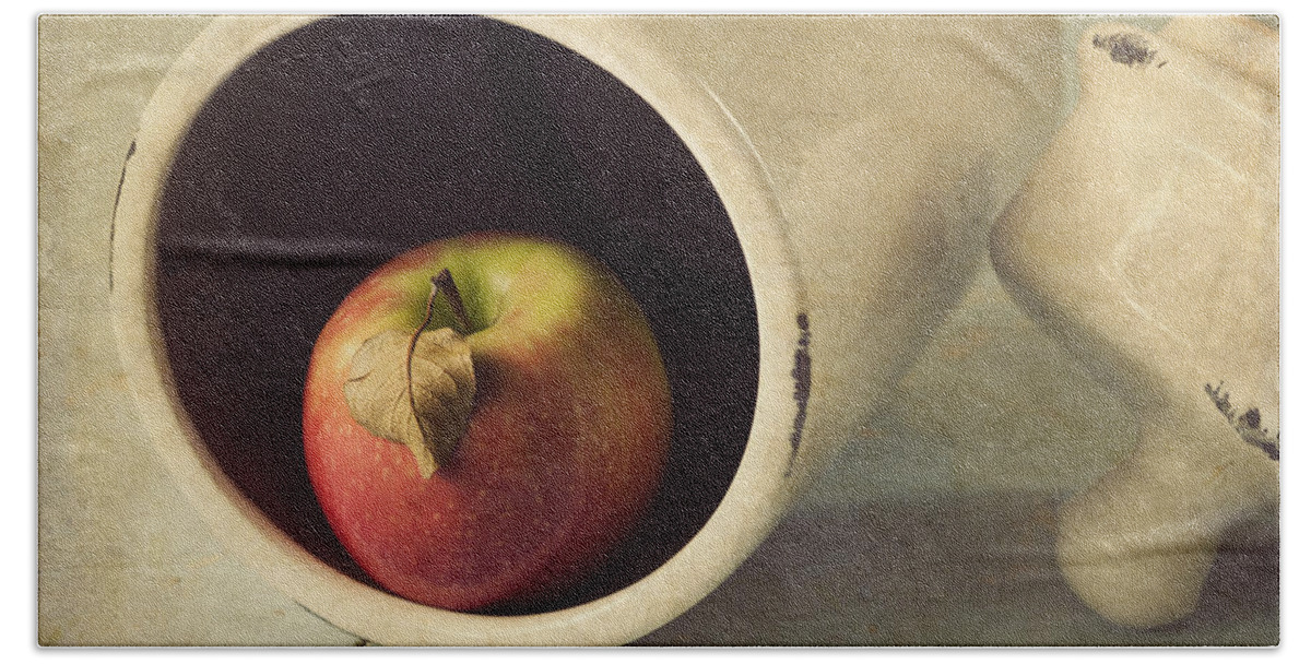 Apple Bath Towel featuring the photograph An Apple a Day... by Amy Weiss