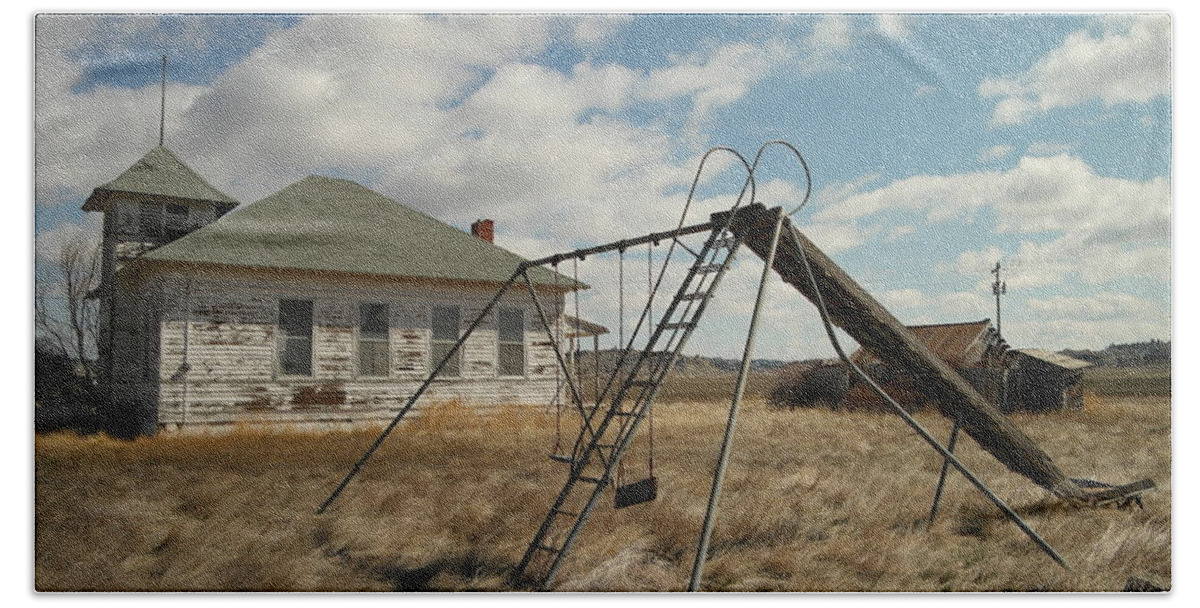 Schools Bath Towel featuring the photograph An Old School Near Miles City Montana by Jeff Swan